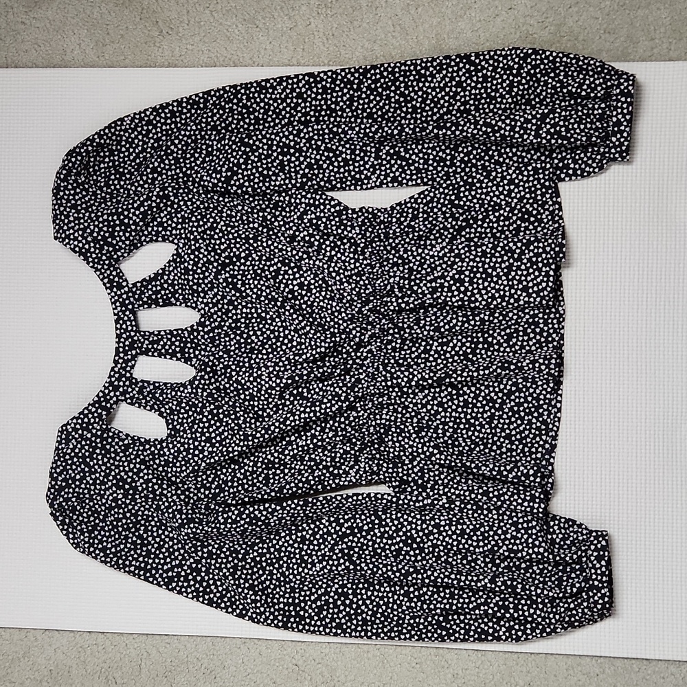 Candie's Peplum Puff Sleeve cut out top Heart pattern Size-Small
